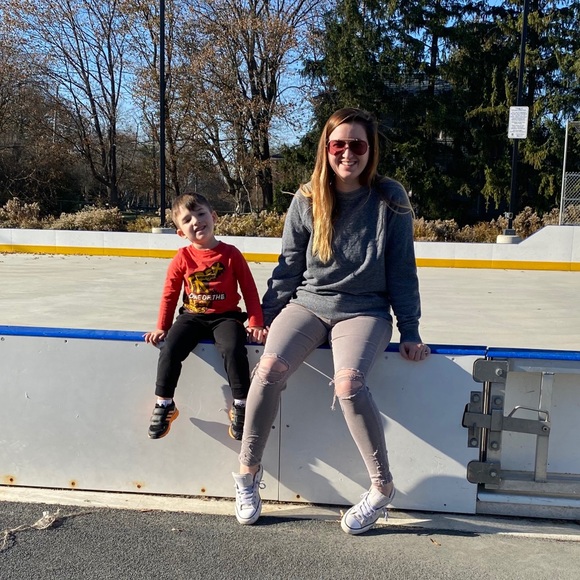 Meet your Posher, Nicole - Picture 1 of 1